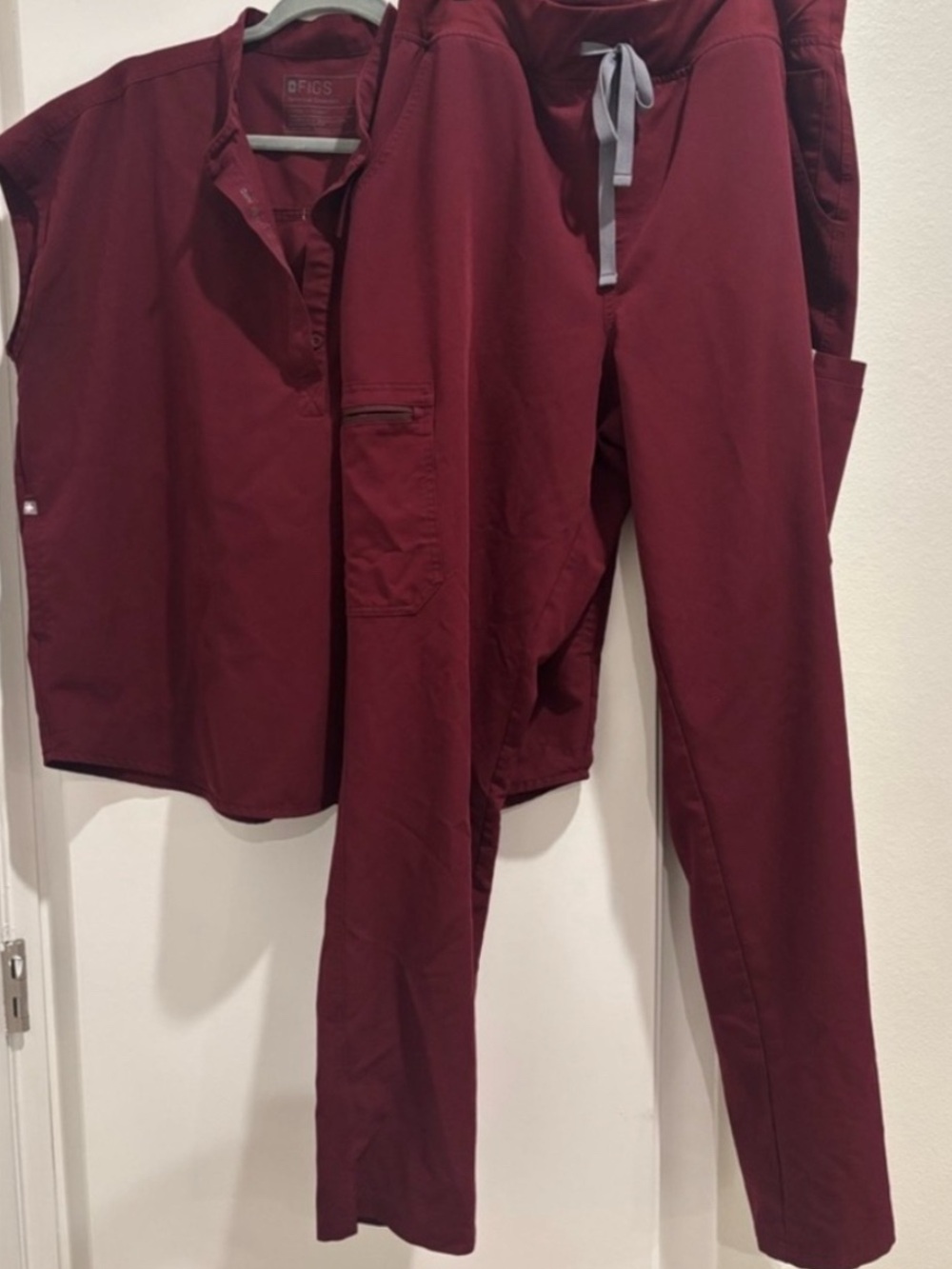 Figs Women's Burgundy scrub set size xl petite